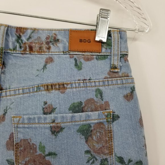 BDG Super High Rise Foxy Floral Print Shorts Size 26 - Picture 7 of 8